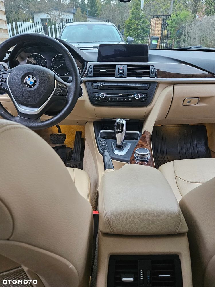 BMW Seria 3 328i xDrive - 14