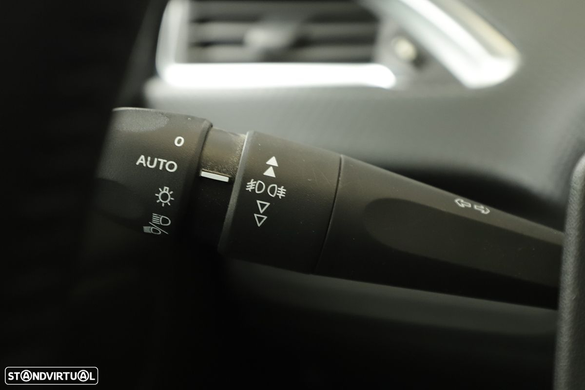 Peugeot 2008 1.2 PureTech Active - 16