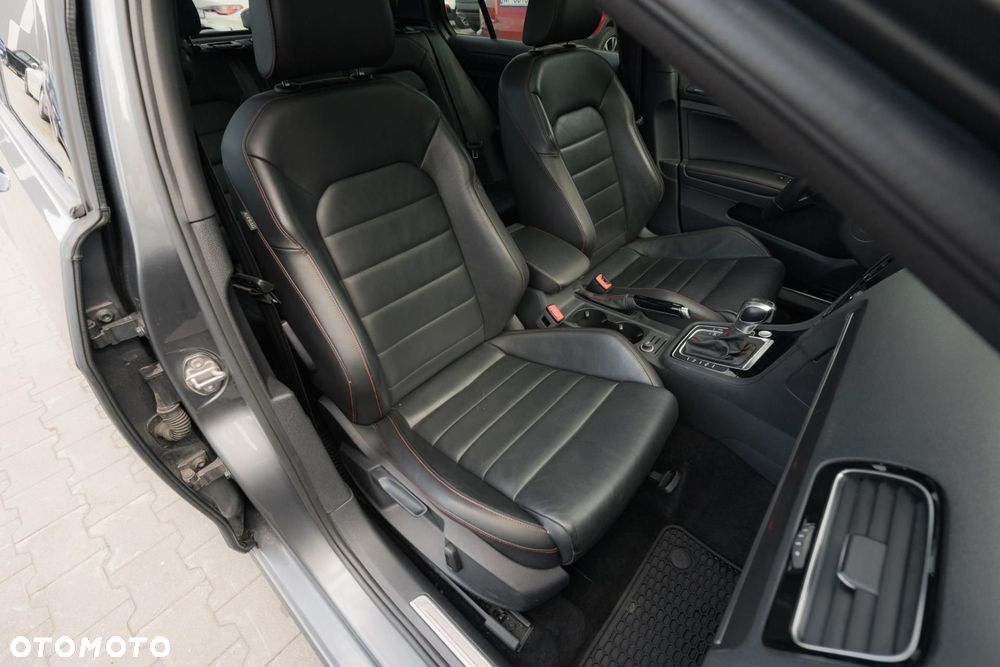 Volkswagen Golf - 16