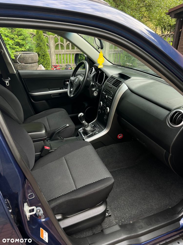 Suzuki Grand Vitara 2.0 - 7