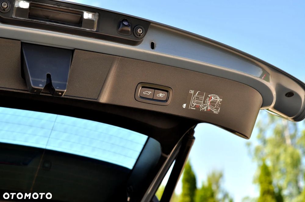 Volvo XC 40 T4 Geartronic Momentum Pro - 25