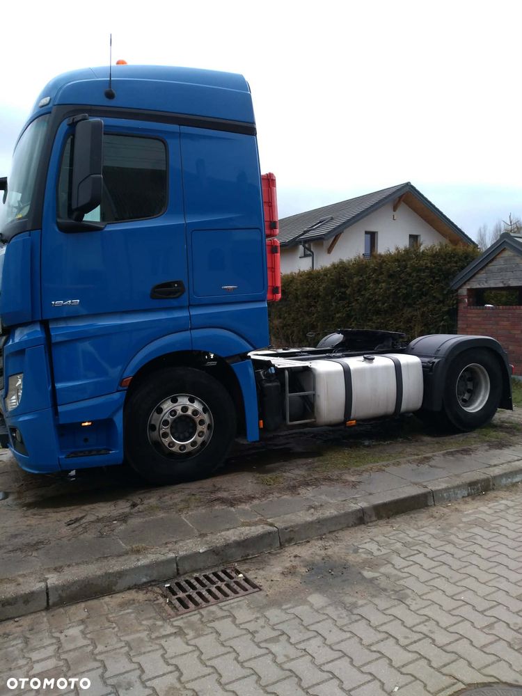 Mercedes-Benz ACTROS - 3