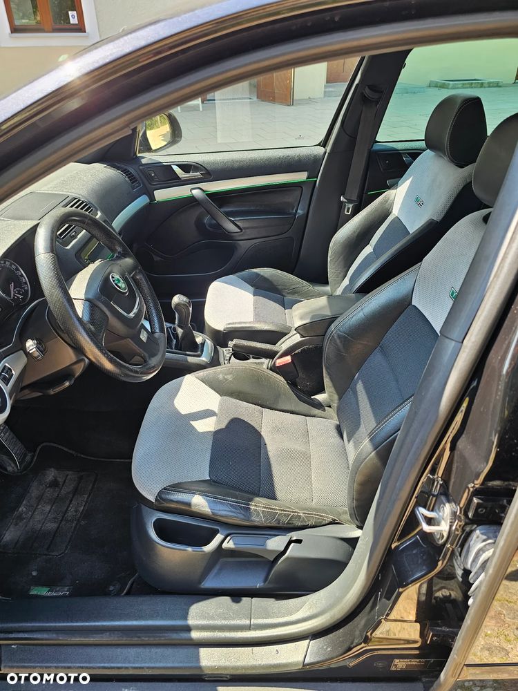 Skoda Octavia 2.0 TDI CR DPF RS - 17