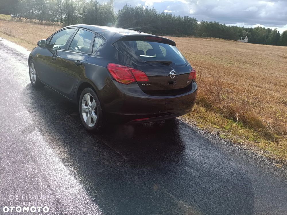 Opel Astra 2010 photo 5
