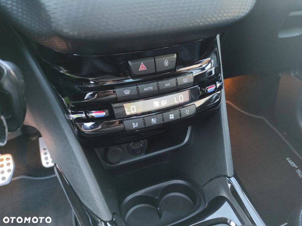 Peugeot 2008 1.6 BlueHDi Active S&S - 27