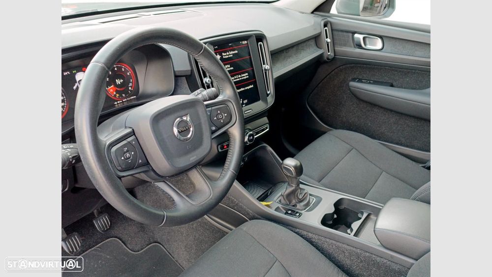 Volvo XC 40 1.5 T3 Momentum Tech Edition - 14