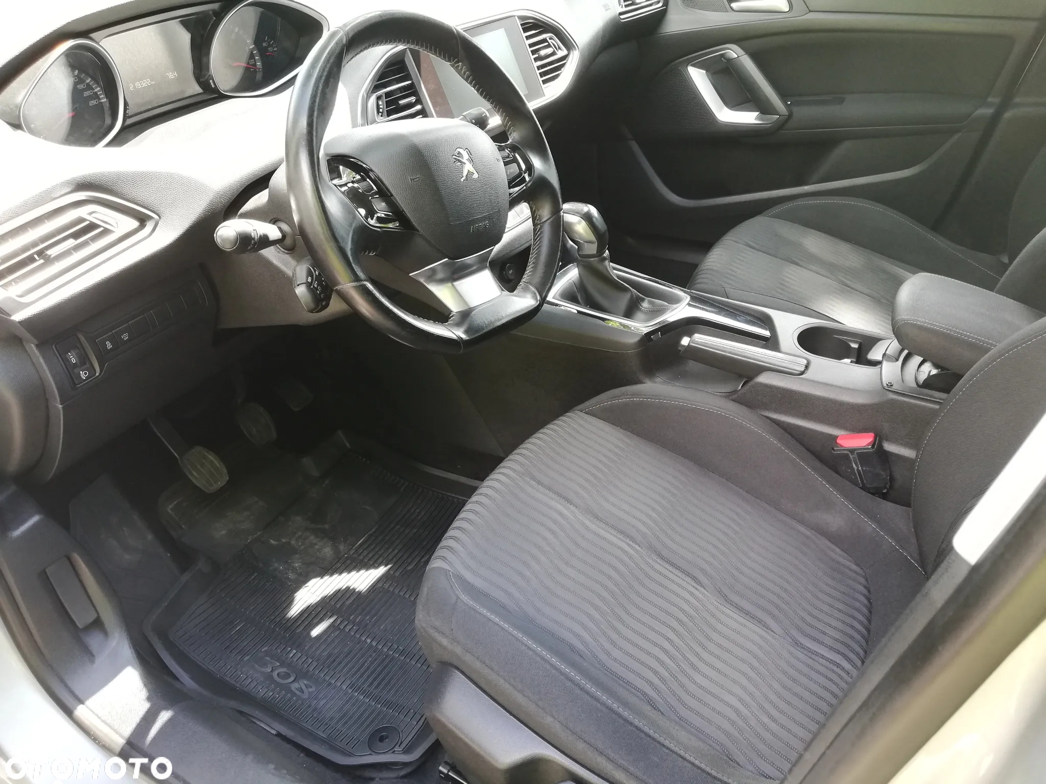 Peugeot 308 SW BlueHDi 100 Stop & Start Access - 17