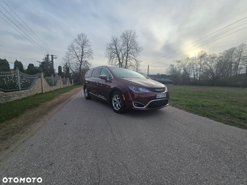 Chrysler Pacifica - 2