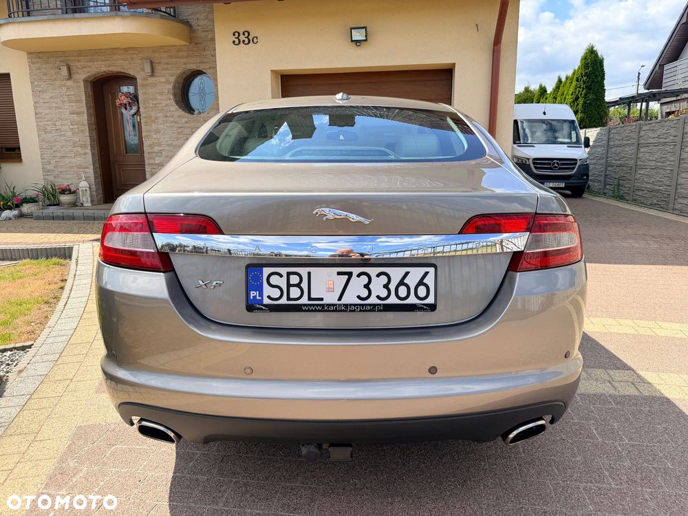Jaguar XF 2.7 V6 Premium Luxury - 12