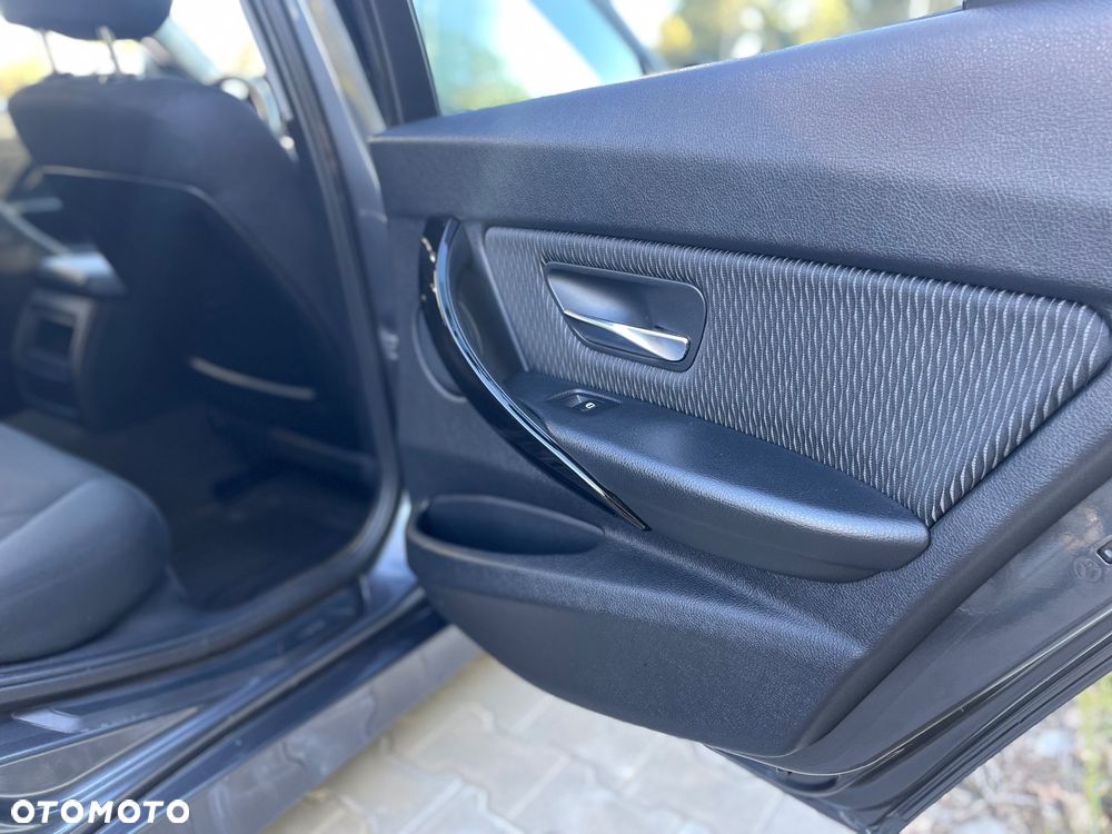BMW Seria 3 - 17