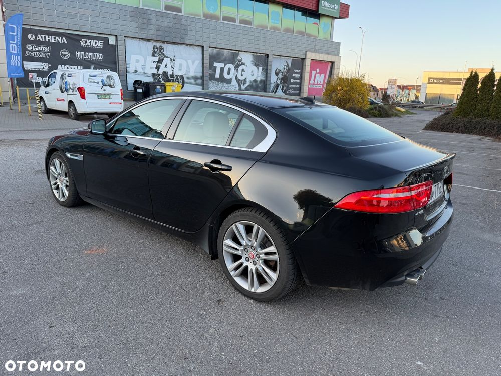 Jaguar XE 2.0 D Prestige - 22