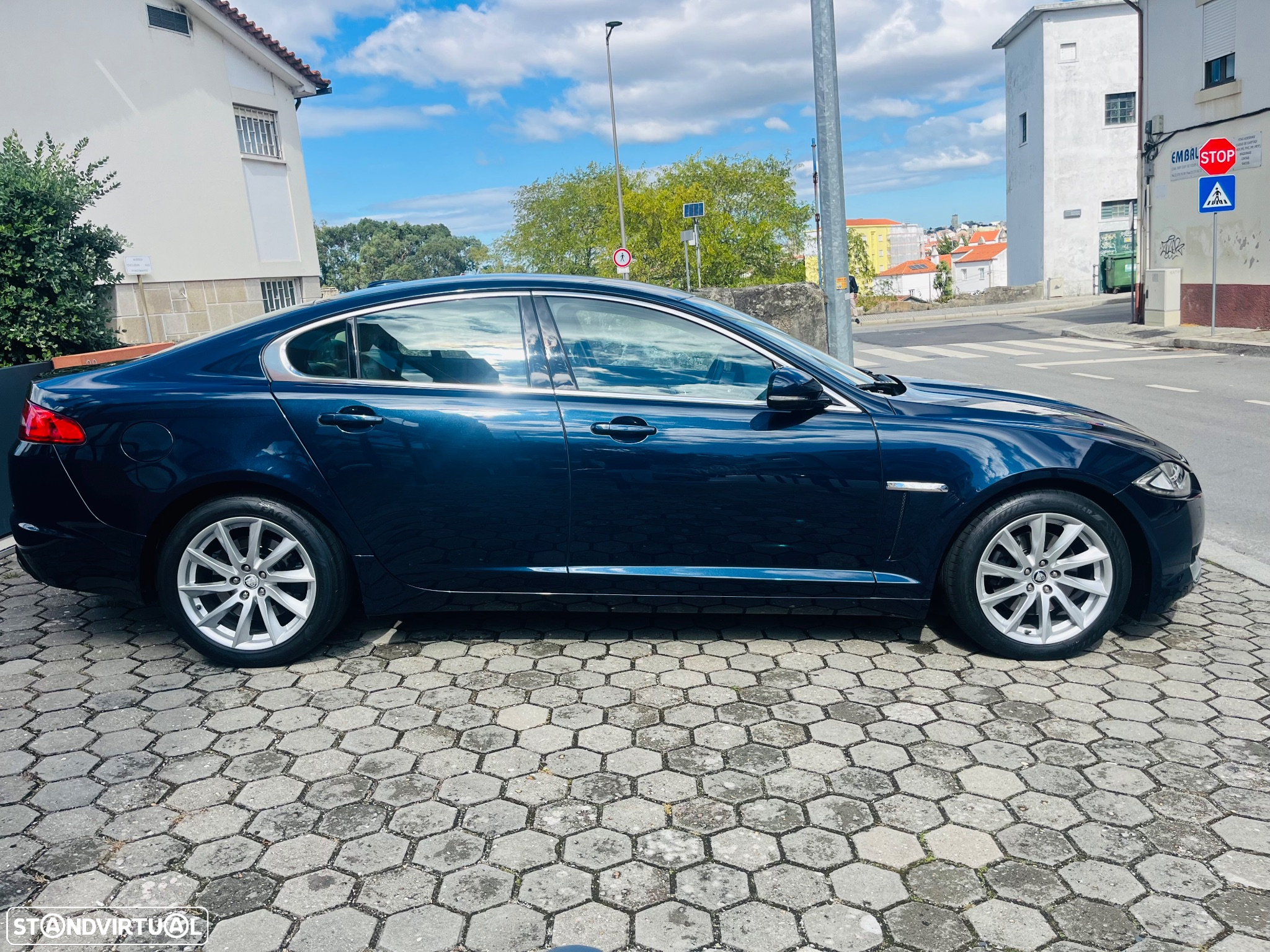 Jaguar XF 2.2 D Luxury - 11
