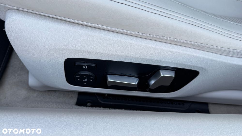 BMW Seria 8 - 23