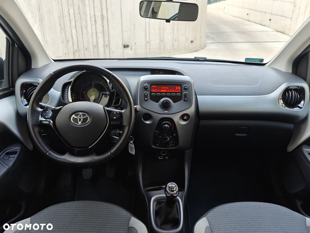 Toyota Aygo x-play - 12