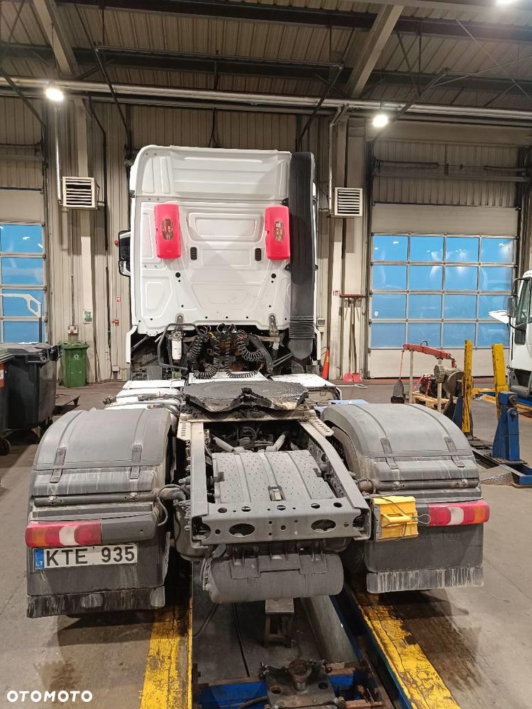 Mercedes-Benz 1846 - 9