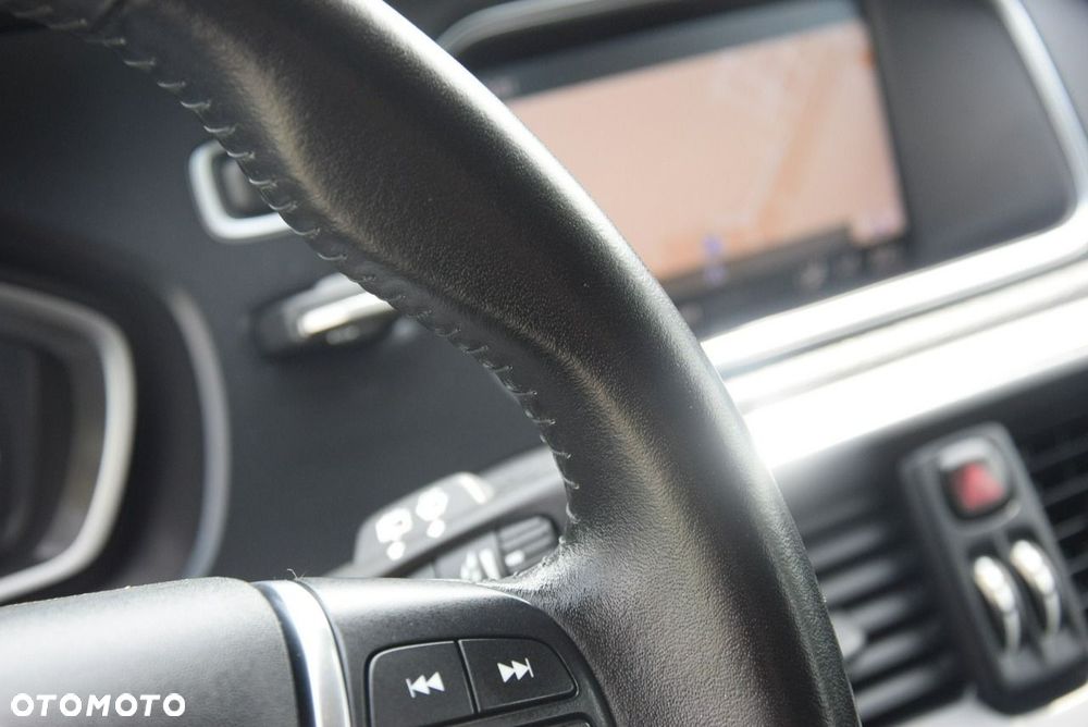 Volvo V40 D2 Momentum - 39