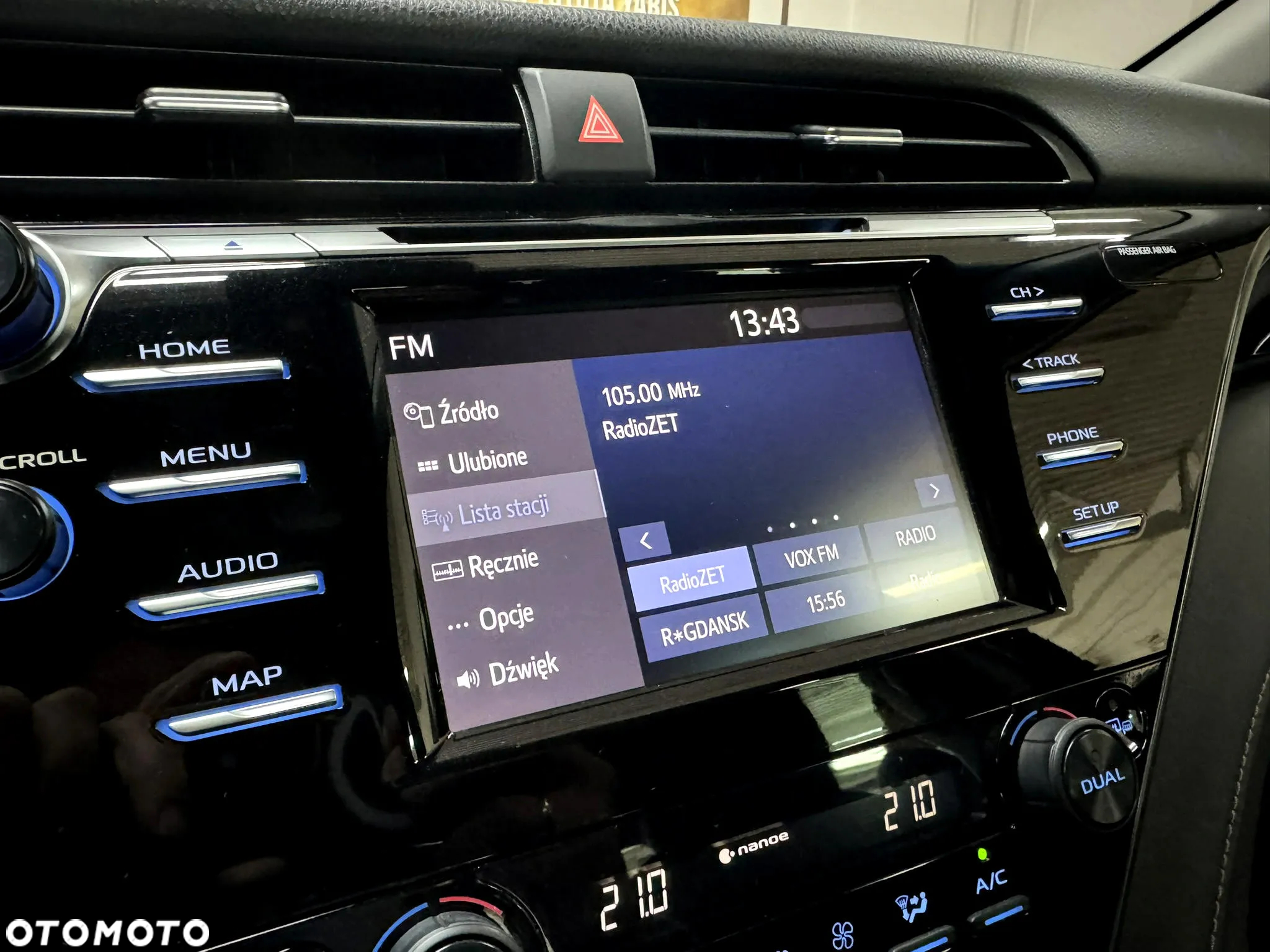 Toyota Camry 2.5 Hybrid Comfort CVT - 22
