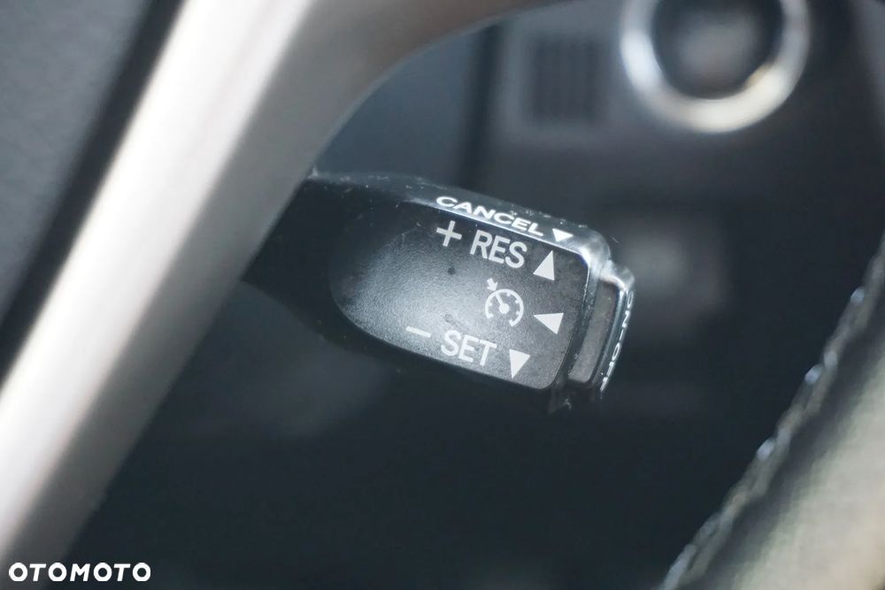 Toyota Avensis 1.8 Style - 29