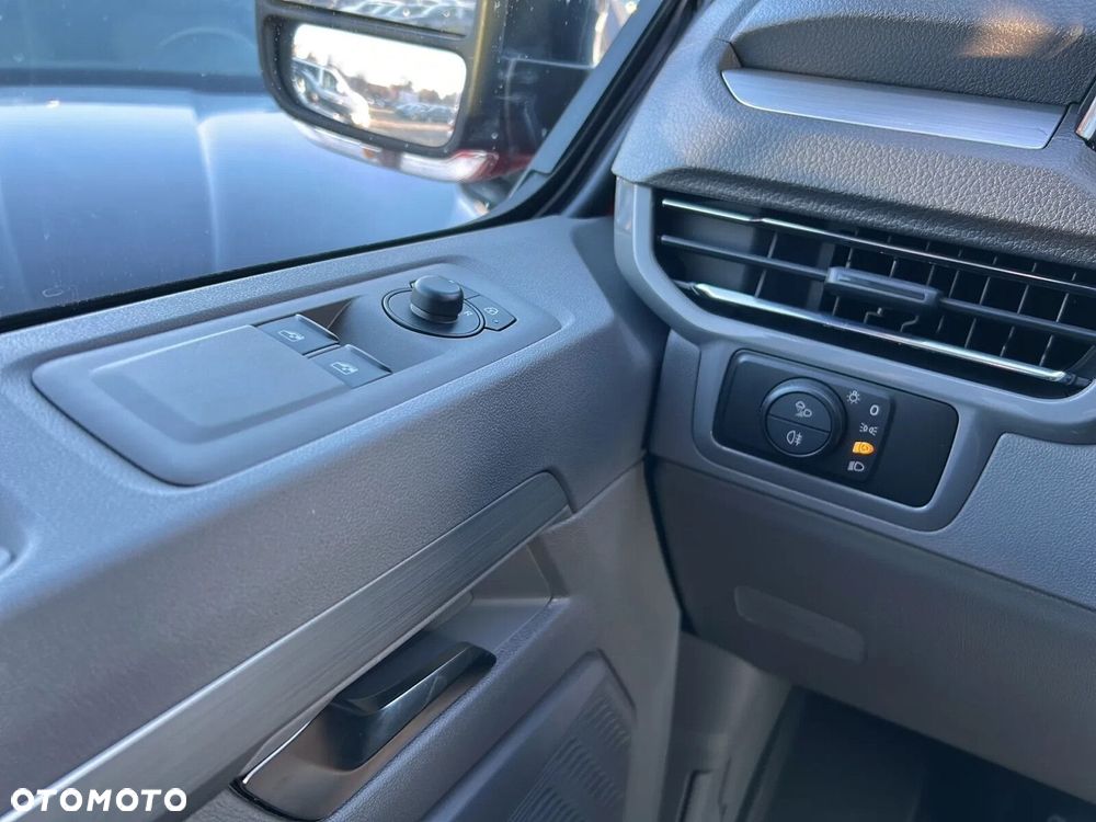 Volkswagen Caravelle - 24