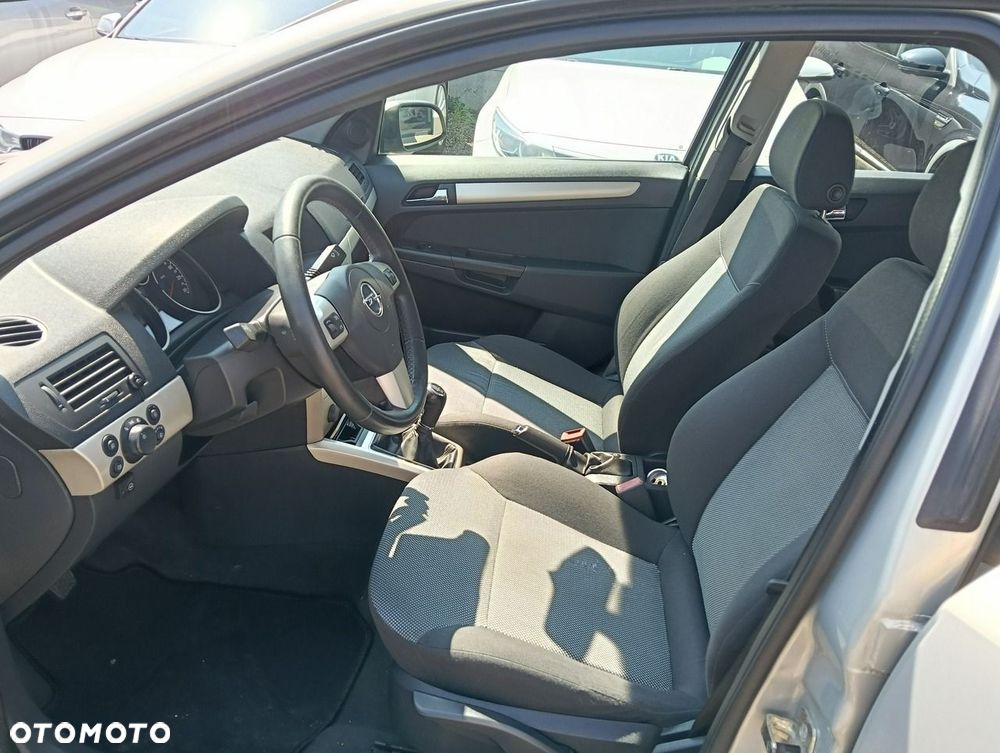 Opel Astra 1.6 Innovation 110 Jahre - 14