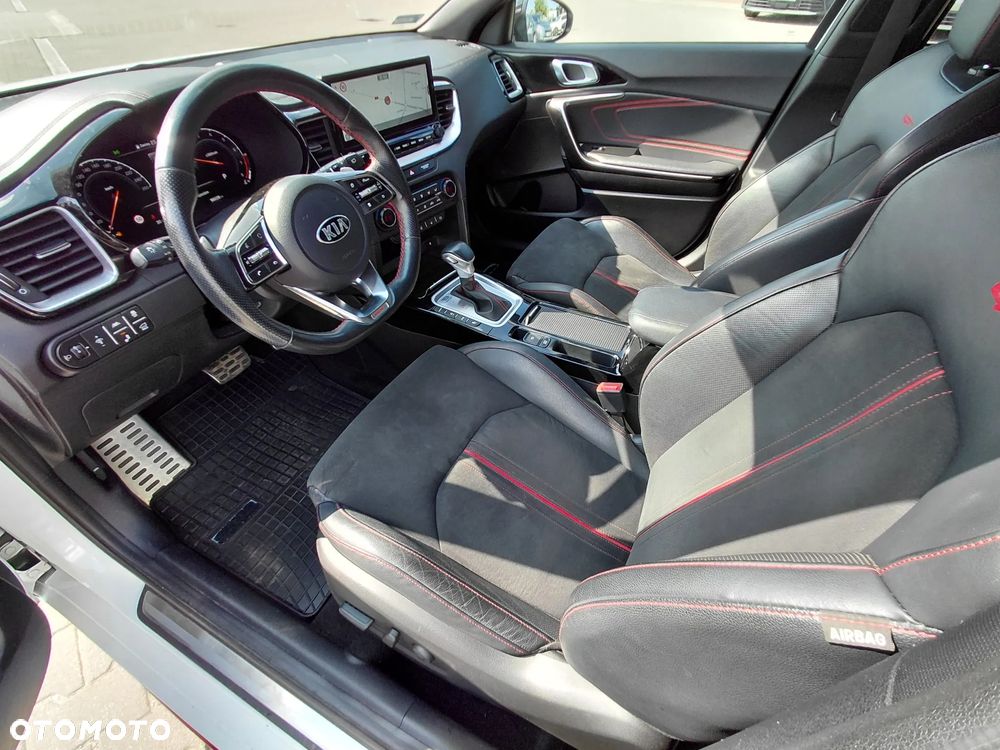 Kia ProCeed - 10