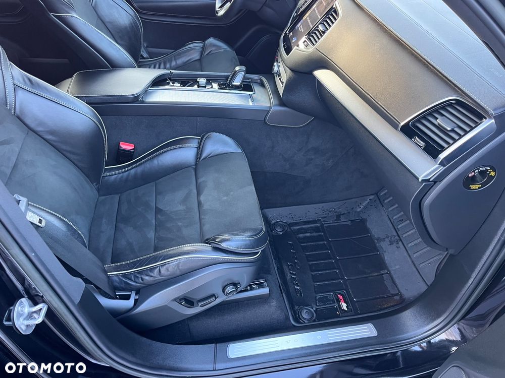 Volvo XC 90 B5 D AWD Ultimate Dark - 19
