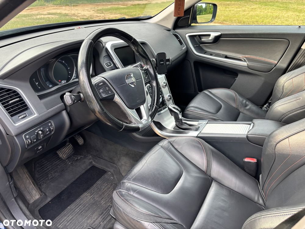 Volvo XC 60 D4 Drive-E Ocean Race - 8