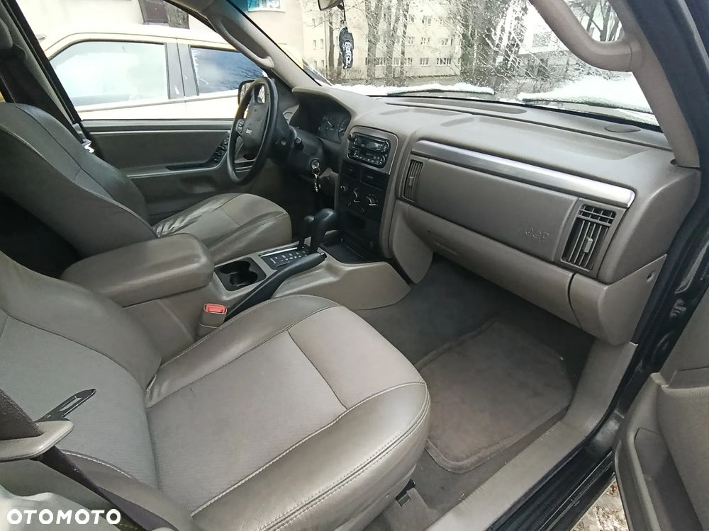 Jeep Grand Cherokee - 12