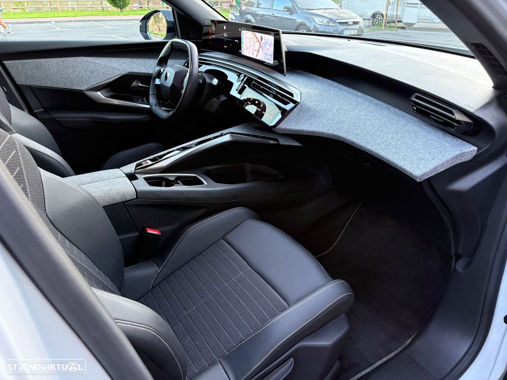 Peugeot 5008 1.2 Hybrid Allure e-DCS6 - 22