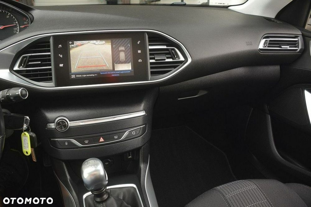 Peugeot 308 BlueHDi 130 Stop & Start Allure Business-Paket - 24