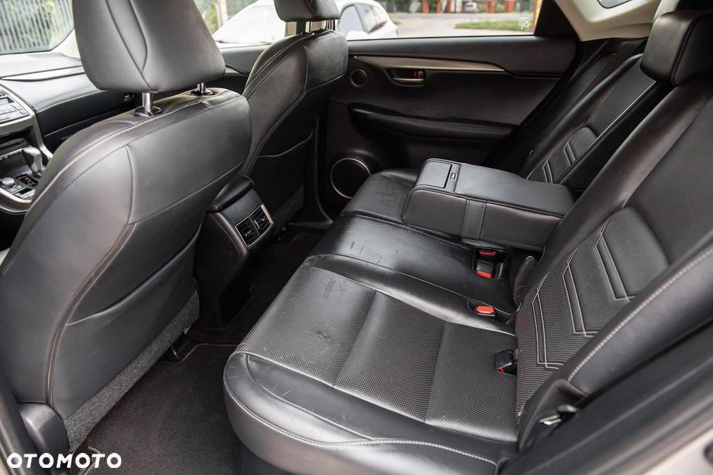 Lexus NX 300h Prestige AWD - 25