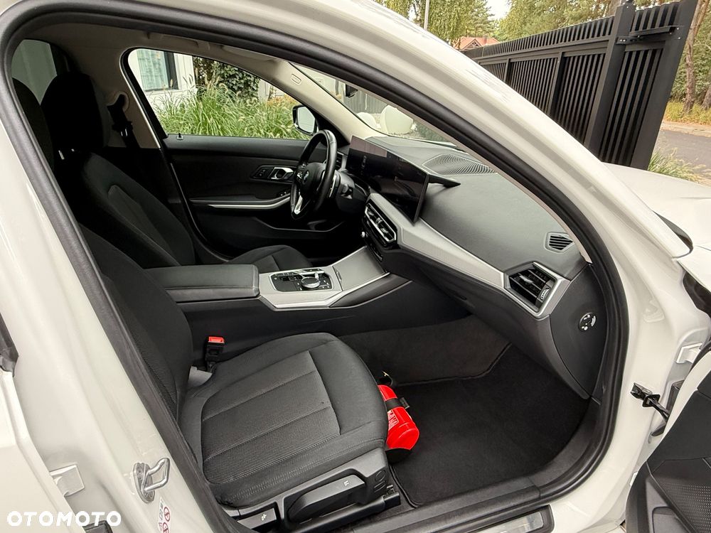BMW Seria 3 318d - 17