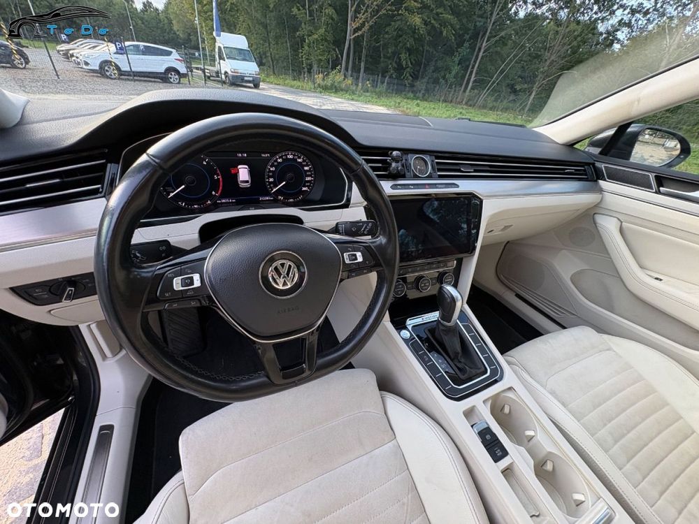 Volkswagen Passat Variant 2.0 TDI SCR 4Motion DSG Highline - 20