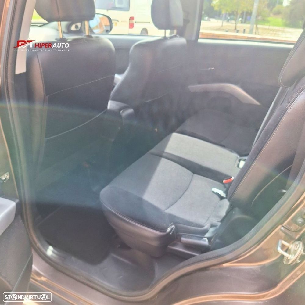 Mitsubishi Outlander - 8