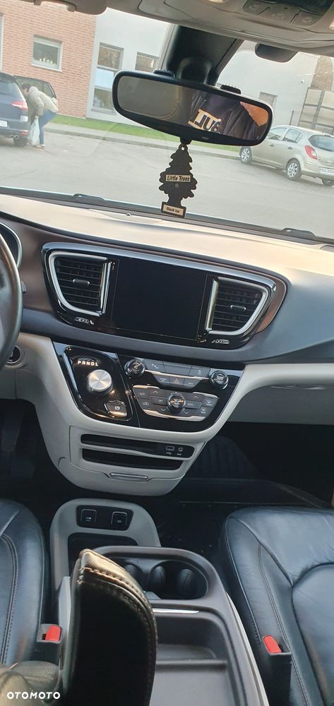 Chrysler Pacifica - 28