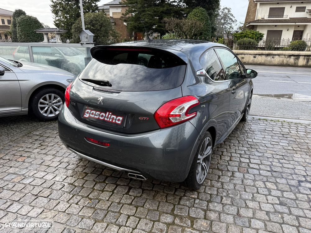 Peugeot 208 GTI 200 THP - 11