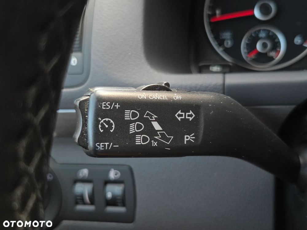 Volkswagen Touran 1.6 TDI DPF BlueMotion Technology Comfortline - 31