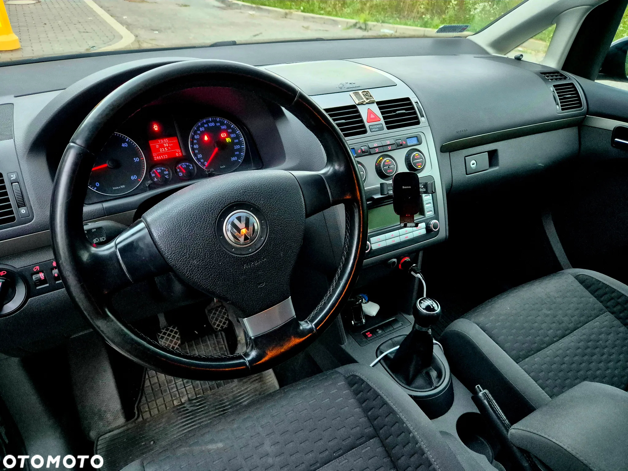 Volkswagen Touran 2.0 TDI Trendline - 11