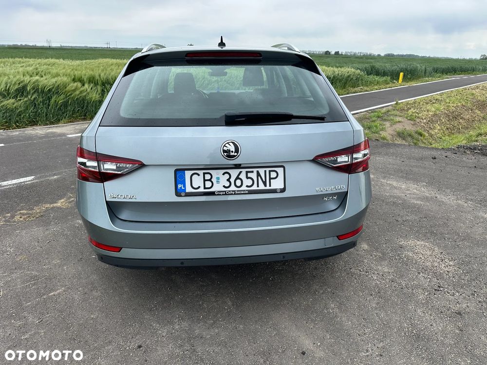 Skoda Superb 2.0 TDI SCR 4x4 Style DSG - 8