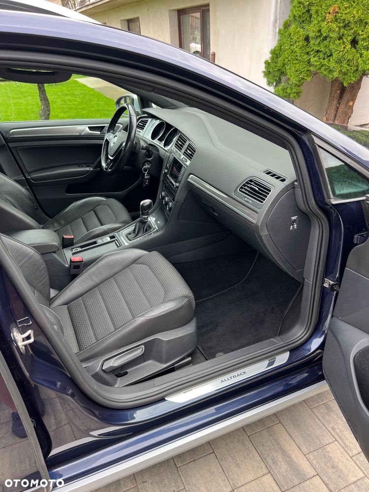 Volkswagen Golf - 22