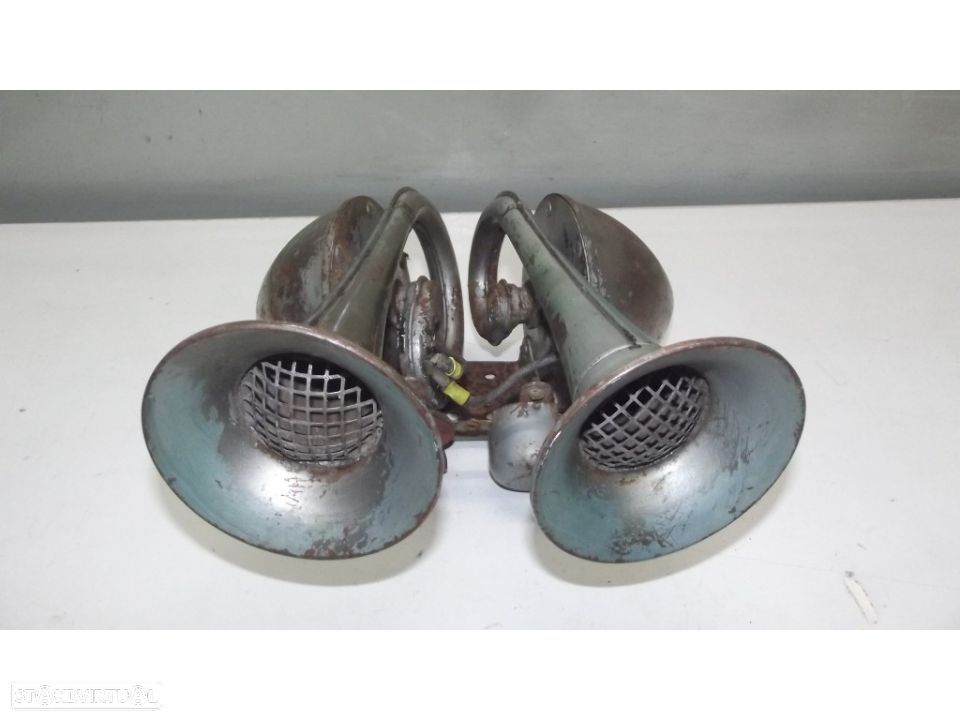 Jogo de buzinas muito antigas de 6 V a funcionar - 1