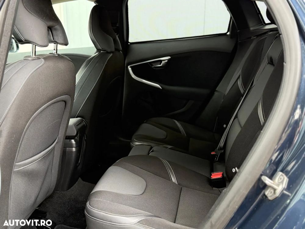 Volvo V40 D4 Momentum - 12