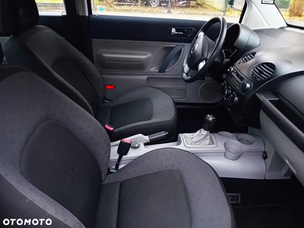 Volkswagen New Beetle - 7