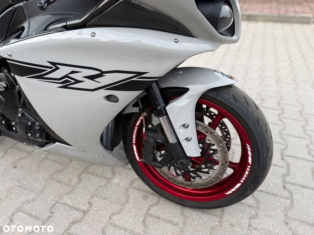 Yamaha R1 - 5
