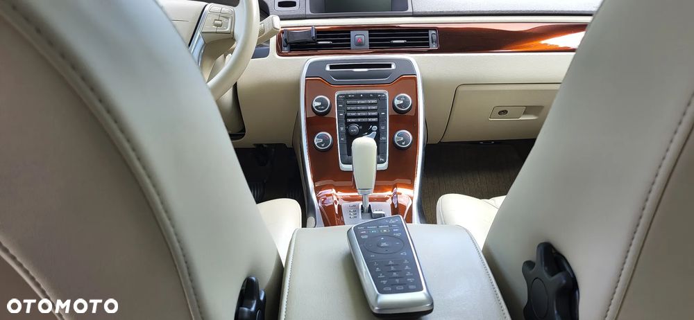 Volvo V70 D5 Geartronic Momentum - 24