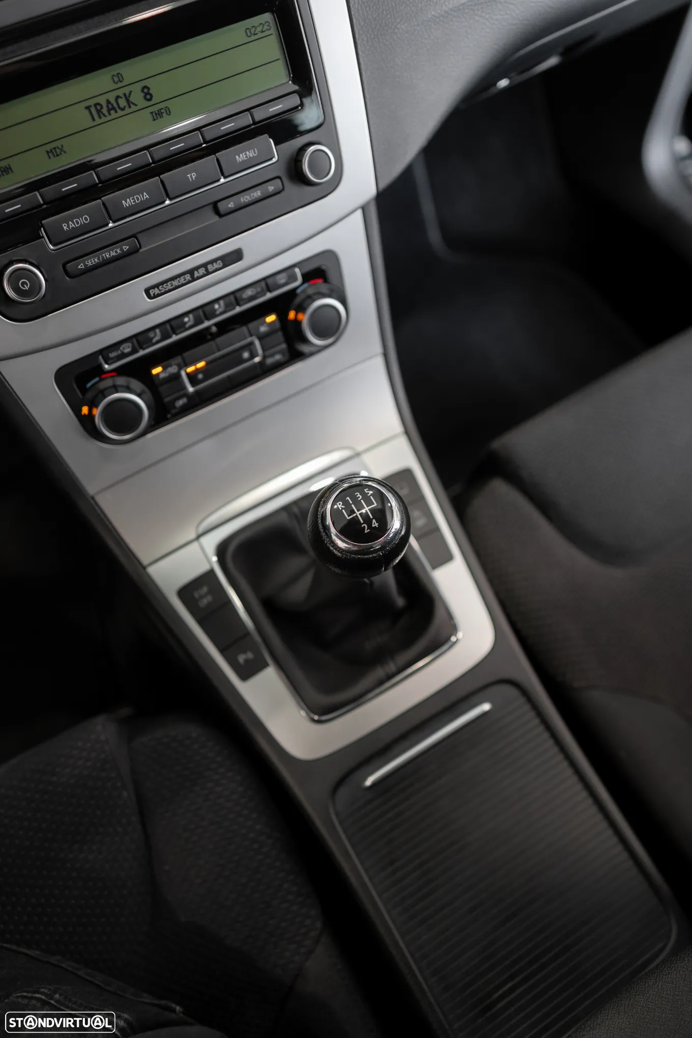 VW Passat 1.6 TDI BlueMotion - 27