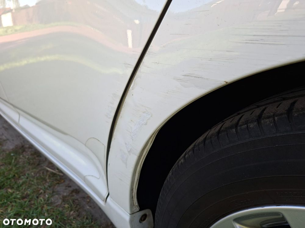 Toyota Avensis 2.0 Style - 14