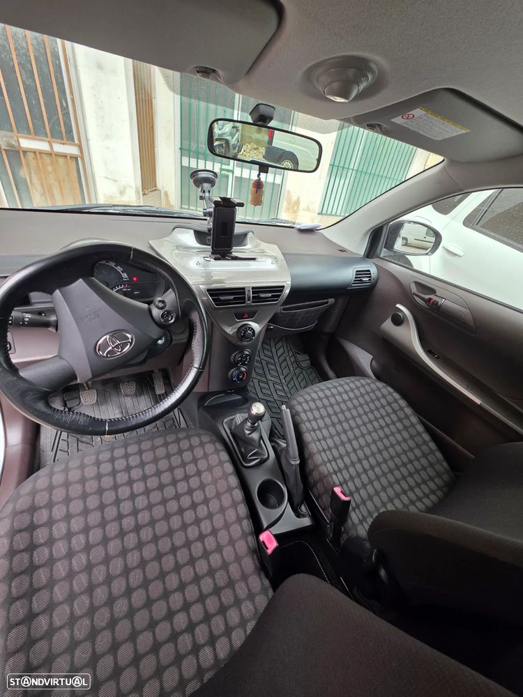Toyota iQ 1.0 - 2