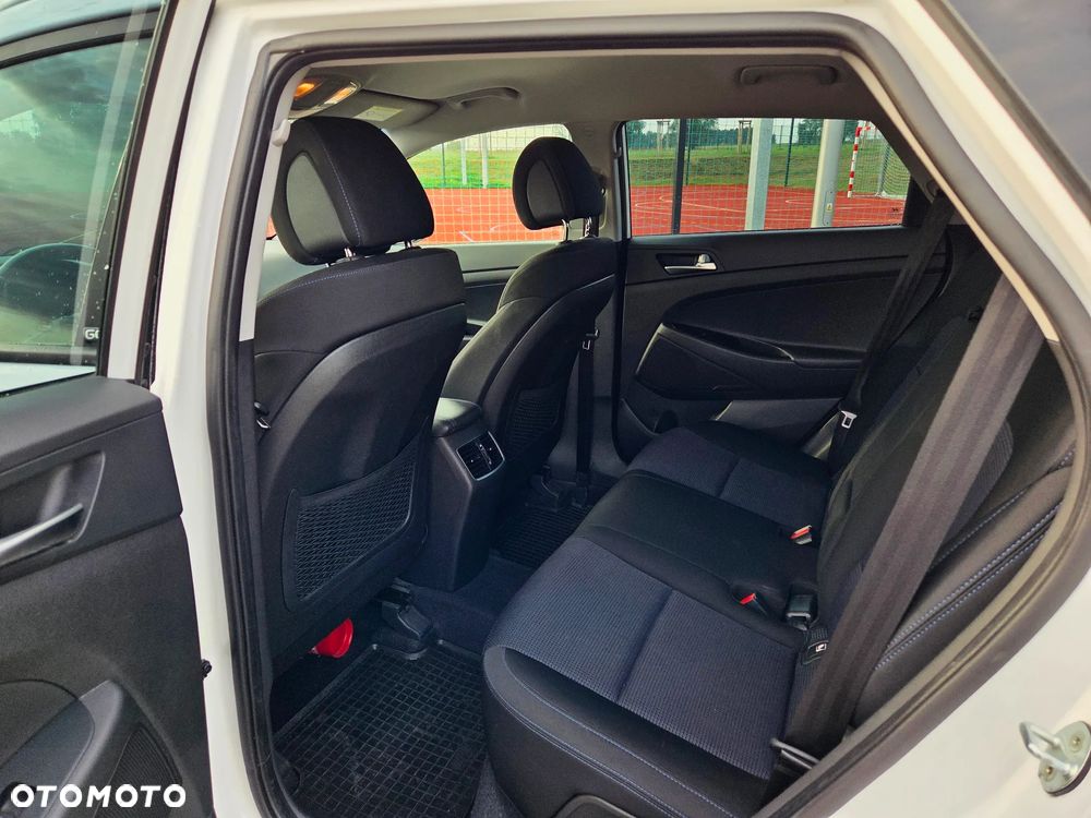 Hyundai Tucson 1.6 GDI BlueDrive GO 2WD - 11