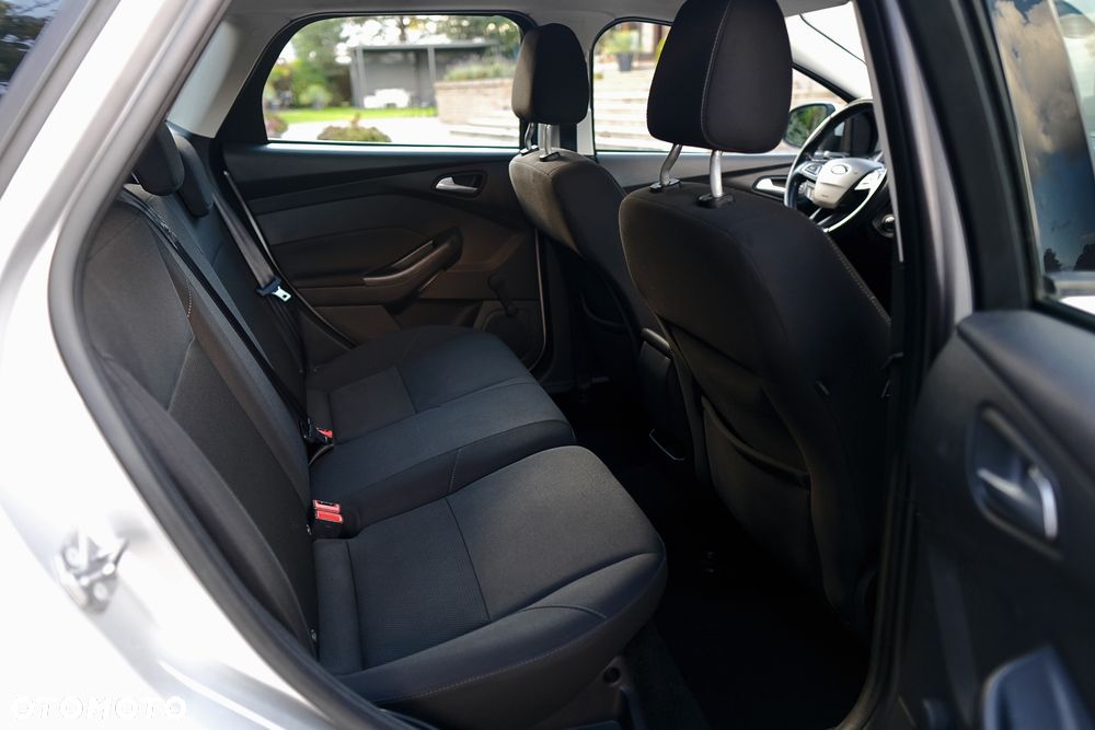 Ford Focus 1.6 Trend Sport PowerShift - 24